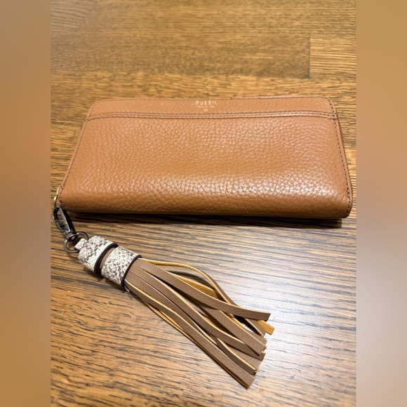 FOSSIL Pebbled Leather Large Zip Around Brown Wallet With Tassel Women’s - Picture 15 of 16